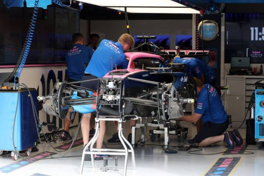 Mechanics work on Alpine F1 Team A526.10.09.2026. Formula 1 World Championship, Rd 14, Spanish Grand Prix, Madrid, Spain, Preparation Day.- www.xpbimages.com, EMail: requests@xpbimages.com © Copyright: XPB Images