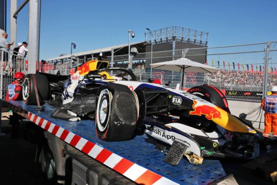 The damaged Racing Bulls Formula One Team VCARB 03 of Arvid Lindblad (GBR) is recovered back to the pits on the back of a truck after he crashed in the second practice session.
11.09.2026 Formula 1 World Championship, Rd 14, Spanish Grand Prix, Madrid, Spain, Practice Day.
- www.xpbimages.com, EMail: requests@xpbimages.com © Copyright: Moy / XPB Images