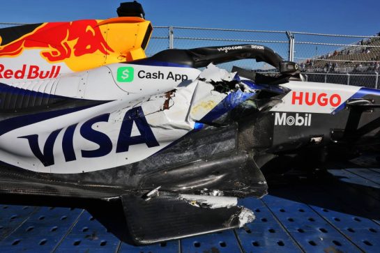 The damaged Racing Bulls Formula One Team VCARB 03 of Arvid Lindblad (GBR) is recovered back to the pits on the back of a truck after he crashed in the second practice session.
11.09.2026 Formula 1 World Championship, Rd 14, Spanish Grand Prix, Madrid, Spain, Practice Day.
- www.xpbimages.com, EMail: requests@xpbimages.com © Copyright: Moy / XPB Images