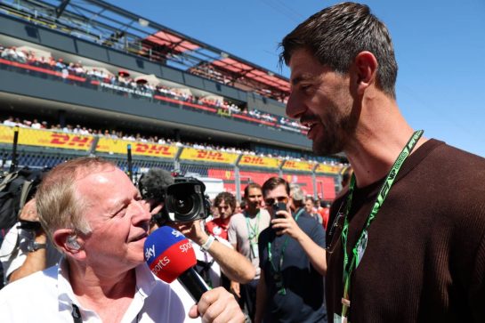 (L to R): Martin Brundle (GBR) Sky Sports F1 Commentator with
Thibaut Courtois (BEL) Real Madrid Goalkeeper on the grid.
13.09.2026. Formula 1 World Championship, Rd 14, Spanish Grand Prix, Madrid, Spain, Race Day.
- www.xpbimages.com, EMail: requests@xpbimages.com © Copyright: Batchelor / XPB Images