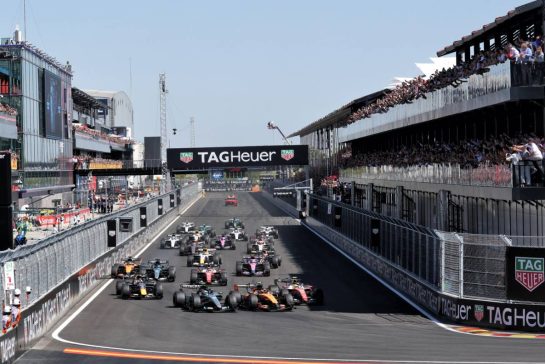 Lando Norris (GBR) McLaren F1 Team MCL40 leads Andrea Kimi Antonelli (ITA) Mercedes AMG Formula One Team W17 and Lewis Hamilton (GBR) Scuderia Ferrari SF-26 at the start of the race.
13.09.2026. Formula 1 World Championship, Rd 14, Spanish Grand Prix, Madrid, Spain, Race Day.
- www.xpbimages.com, EMail: requests@xpbimages.com © Copyright: Moy / XPB Images