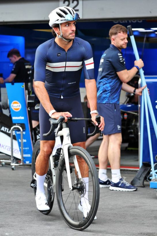 Carlos Sainz (ESP) Williams F1 Team rides the circuit.
23.09.2026. Formula One World Championship, Rd 15, Azerbaijan Grand Prix, Baku, Azerbaijan, Preparations Day.
- www.xpbimages.com, EMail: requests@xpbimages.com © Copyright: Rew / XPB Images