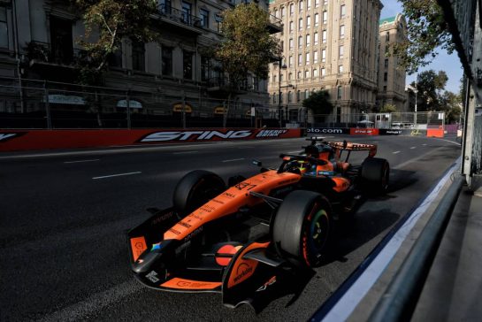 Oscar Piastri (AUS) McLaren F1 Team MCL40.
24.09.2026. Formula One World Championship, Rd 15, Azerbaijan Grand Prix, Baku, Azerbaijan, Practice Day.
- www.xpbimages.com, EMail: requests@xpbimages.com © Copyright: Charniaux / XPB Images