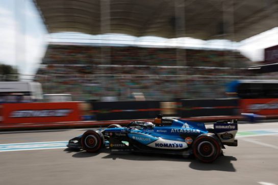Alexander Albon (THA) Williams F1 Team FW48 leaves the pits.
25.09.2026. Formula One World Championship, Rd 15, Azerbaijan Grand Prix, Baku, Azerbaijan, Qualifying Day.
- www.xpbimages.com, EMail: requests@xpbimages.com © Copyright: Charniaux / XPB Images