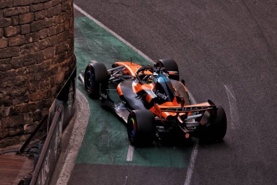 Oscar Piastri (AUS) McLaren F1 Team MCL40.
25.09.2026. Formula One World Championship, Rd 15, Azerbaijan Grand Prix, Baku, Azerbaijan, Qualifying Day.
- www.xpbimages.com, EMail: requests@xpbimages.com © Copyright: Rew / XPB Images