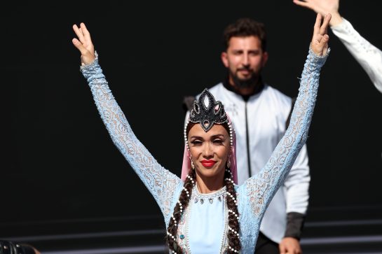 Circuit atmosphere - Traditional Dancer.
26.09.2026. Formula One World Championship, Rd 15, Azerbaijan Grand Prix, Baku, Azerbaijan, Race Day.
- www.xpbimages.com, EMail: requests@xpbimages.com © Copyright: Rew / XPB Images