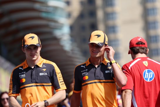 (L to R): Oscar Piastri (AUS) McLaren F1 Team and Lando Norris (GBR) McLaren F1 Team on the drivers' parade.
26.09.2026. Formula One World Championship, Rd 15, Azerbaijan Grand Prix, Baku, Azerbaijan, Race Day.
- www.xpbimages.com, EMail: requests@xpbimages.com © Copyright: Rew / XPB Images