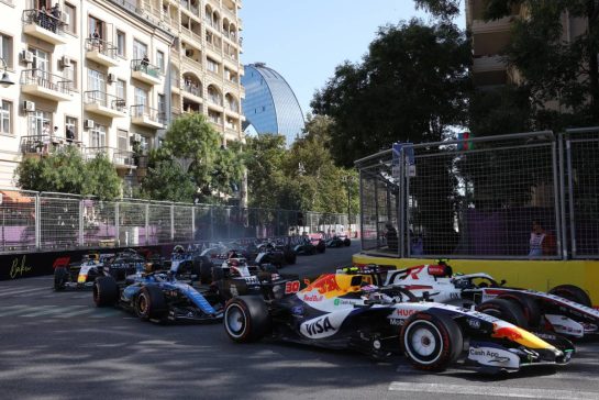 Liam Lawson (NZL) Racing Bulls Formula One Team VCARB 03 at the start of the race.
26.09.2026. Formula One World Championship, Rd 15, Azerbaijan Grand Prix, Baku, Azerbaijan, Race Day.
- www.xpbimages.com, EMail: requests@xpbimages.com © Copyright: Bearne / XPB Images