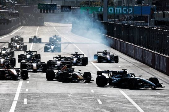 George Russell (GBR) Mercedes AMG Formula One Team W17 leads as Franco Colapinto (ARG) Alpine F1 Team A526 locks up under braking.
26.09.2026. Formula One World Championship, Rd 15, Azerbaijan Grand Prix, Baku, Azerbaijan, Race Day.
- www.xpbimages.com, EMail: requests@xpbimages.com © Copyright: Charniaux / XPB Images