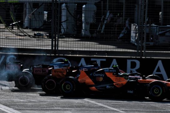 Franco Colapinto (ARG) Alpine F1 Team A526 locks up under braking and hits Pierre Gasly (FRA) Alpine F1 Team A526 and Lando Norris (GBR) McLaren F1 Team MCL40.
26.09.2026. Formula One World Championship, Rd 15, Azerbaijan Grand Prix, Baku, Azerbaijan, Race Day.
- www.xpbimages.com, EMail: requests@xpbimages.com © Copyright: Charniaux / XPB Images