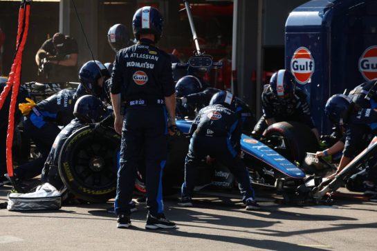 Carlos Sainz (ESP) Williams F1 Team FW48 makes a pit stop.
26.09.2026. Formula One World Championship, Rd 15, Azerbaijan Grand Prix, Baku, Azerbaijan, Race Day.
- www.xpbimages.com, EMail: requests@xpbimages.com © Copyright: Bearne / XPB Images