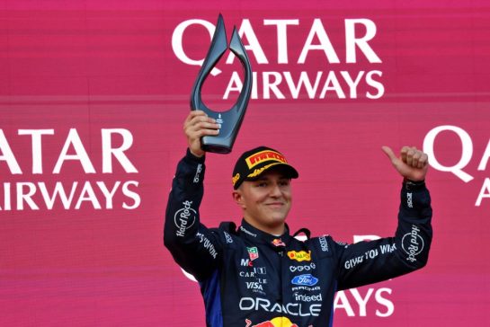 Isack Hadjar (FRA) Red Bull Racing celebrates his third position on the podium.
26.09.2026. Formula One World Championship, Rd 15, Azerbaijan Grand Prix, Baku, Azerbaijan, Race Day.
- www.xpbimages.com, EMail: requests@xpbimages.com © Copyright: Bearne / XPB Images