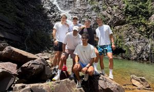 F1 frenemies kick back together in paradise
