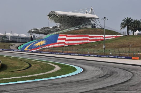 Circuit atmosphere - track detail.
01.10.2026. Formula 1 World Championship, Rd 16, Bahrain Grand Prix, Sepang, Malaysia, Preparations Day.
- www.xpbimages.com, EMail: requests@xpbimages.com © Copyright: Moy / XPB Images