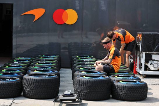 Paddock atmosphere - McLaren F1 Team mechanics with wet Pirelli tyres.
01.10.2026. Formula 1 World Championship, Rd 16, Bahrain Grand Prix, Sepang, Malaysia, Preparations Day.
- www.xpbimages.com, EMail: requests@xpbimages.com © Copyright: Moy / XPB Images