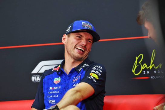 (L to R): Max Verstappen (NLD) Red Bull Racing and Oliver Bearman (GBR) Haas F1 Team in the FIA Press Conference.
01.10.2026. Formula 1 World Championship, Rd 16, Bahrain Grand Prix, Sepang, Malaysia, Preparations Day.
- www.xpbimages.com, EMail: requests@xpbimages.com © Copyright: Bearne / XPB Images