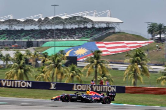 Isack Hadjar (FRA) Red Bull Racing RB22.
02.10.2026. Formula 1 World Championship, Rd 16, Bahrain Grand Prix, Sepang, Malaysia, Practice Day.
- www.xpbimages.com, EMail: requests@xpbimages.com © Copyright: Moy / XPB Images