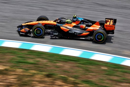 Lando Norris (GBR) McLaren F1 Team MCL40.
02.10.2026. Formula 1 World Championship, Rd 16, Bahrain Grand Prix, Sepang, Malaysia, Practice Day.
- www.xpbimages.com, EMail: requests@xpbimages.com © Copyright: Bearne / XPB Images