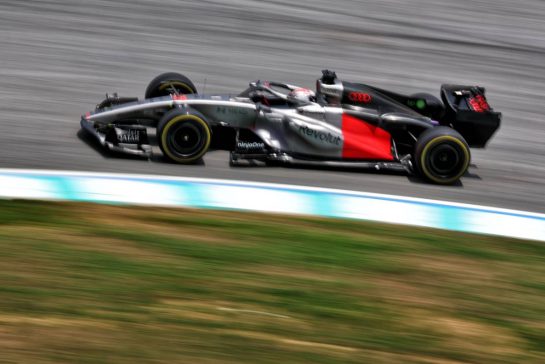 Nico Hulkenberg (GER) Audi F1 Team R26.
02.10.2026. Formula 1 World Championship, Rd 16, Bahrain Grand Prix, Sepang, Malaysia, Practice Day.
- www.xpbimages.com, EMail: requests@xpbimages.com © Copyright: Bearne / XPB Images
