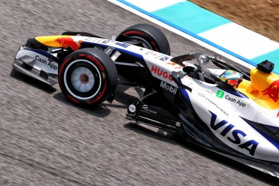 Arvid Lindblad (GBR) Racing Bulls Formula One Team VCARB 03.
02.10.2026. Formula 1 World Championship, Rd 16, Bahrain Grand Prix, Sepang, Malaysia, Practice Day.
- www.xpbimages.com, EMail: requests@xpbimages.com © Copyright: Bearne / XPB Images