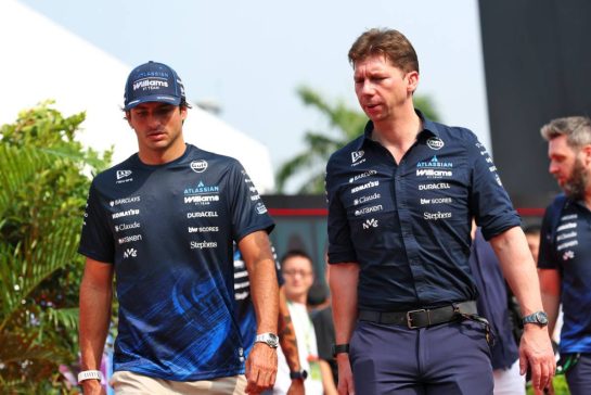 (L to R): Carlos Sainz (ESP) Williams F1 Team with James Vowles (GBR) Williams F1 Team, Team Principal.
03.10.2026. Formula 1 World Championship, Rd 16, Bahrain Grand Prix, Sepang, Malaysia, Qualifying Day.
- www.xpbimages.com, EMail: requests@xpbimages.com © Copyright: Bearne / XPB Images