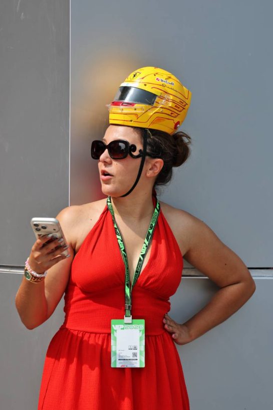 Paddock atmosphere - a Lewis Hamilton (GBR) Scuderia Ferrari fan.
03.10.2026. Formula 1 World Championship, Rd 16, Bahrain Grand Prix, Sepang, Malaysia, Qualifying Day.
- www.xpbimages.com, EMail: requests@xpbimages.com © Copyright: Moy / XPB Images