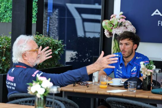 Pierre Gasly (FRA) Alpine F1 Team with Flavio Briatore (ITA) Alpine F1 Team Executive Advisor.
03.10.2026. Formula 1 World Championship, Rd 16, Bahrain Grand Prix, Sepang, Malaysia, Qualifying Day.
- www.xpbimages.com, EMail: requests@xpbimages.com © Copyright: Moy / XPB Images