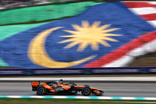 Oscar Piastri (AUS) McLaren F1 Team MCL40.
03.10.2026. Formula 1 World Championship, Rd 16, Bahrain Grand Prix, Sepang, Malaysia, Qualifying Day.
- www.xpbimages.com, EMail: requests@xpbimages.com © Copyright: Moy / XPB Images