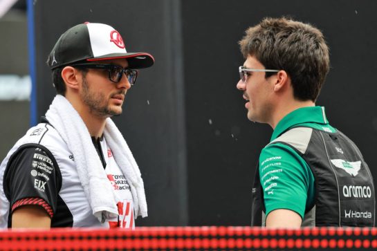 (L to R): Esteban Ocon (FRA) Haas F1 Team with Lance Stroll (CDN) Aston Martin F1 Team on the drivers' parade.
04.10.2026. Formula 1 World Championship, Rd 16, Bahrain Grand Prix, Sepang, Malaysia, Race Day.
- www.xpbimages.com, EMail: requests@xpbimages.com © Copyright: Charniaux / XPB Images