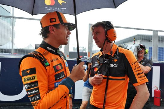 (L to R): Lando Norris (GBR) McLaren F1 Team with William Joseph (GBR) McLaren Race Engineer on the grid.
04.10.2026. Formula 1 World Championship, Rd 16, Bahrain Grand Prix, Sepang, Malaysia, Race Day.
- www.xpbimages.com, EMail: requests@xpbimages.com © Copyright: Moy / XPB Images