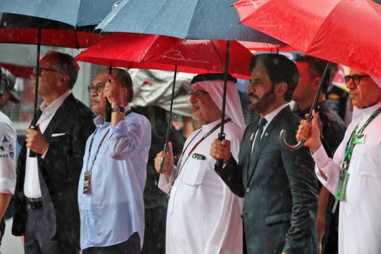 (L to R): Stefano Domenicali (ITA) Formula One President and CEO; Anwar Ibrahim (MAL) Malaysian Prime Minister; Crown Prince Shaikh Salman bin Isa Hamad Al Khalifa (BRN); and Mohammed Bin Sulayem (UAE) FIA President, as the grid observes the national anthem.
04.10.2026. Formula 1 World Championship, Rd 16, Bahrain Grand Prix, Sepang, Malaysia, Race Day.
- www.xpbimages.com, EMail: requests@xpbimages.com © Copyright: Moy / XPB Images