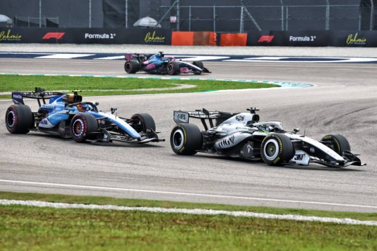 Carlos Sainz (ESP) Williams F1 Team FW48 and Sergio Perez (MEX) Cadillac Formula 1 Team MAC-26 battle for position.
04.10.2026. Formula 1 World Championship, Rd 16, Bahrain Grand Prix, Sepang, Malaysia, Race Day.
- www.xpbimages.com, EMail: requests@xpbimages.com © Copyright: Bearne / XPB Images