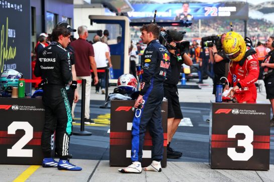 (L to R): Second placed Andrea Kimi Antonelli (ITA) Mercedes AMG Formula One Team with race winner Max Verstappen (NLD) Red Bull Racing and third placed Lewis Hamilton (GBR) Scuderia Ferrari in parc ferme.
04.10.2026. Formula 1 World Championship, Rd 16, Bahrain Grand Prix, Sepang, Malaysia, Race Day.
- www.xpbimages.com, EMail: requests@xpbimages.com © Copyright: Bearne / XPB Images