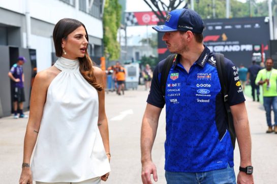 (L to R): Kelly Piquet (BRA) with her boyfriend Max Verstappen (NLD) Red Bull Racing.
09.10.2026. Formula 1 World Championship, Rd 17, Singapore Grand Prix, Marina Bay Street Circuit, Singapore, Practice and Sprint Qualifying.
- www.xpbimages.com, EMail: requests@xpbimages.com © Copyright: Bearne / XPB Images
