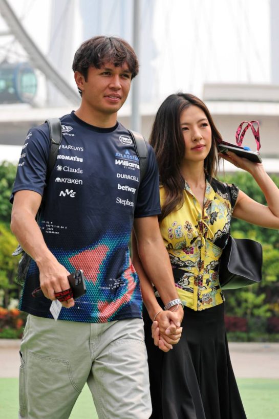 (L to R): Alexander Albon (THA) Williams F1 Team with his girlfriend Muni Lily He (CHN) Professional Golfer.
09.10.2026. Formula 1 World Championship, Rd 17, Singapore Grand Prix, Marina Bay Street Circuit, Singapore, Practice and Sprint Qualifying.
- www.xpbimages.com, EMail: requests@xpbimages.com © Copyright: Moy / XPB Images