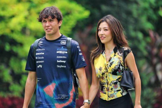 (L to R): Alexander Albon (THA) Williams F1 Team with his girlfriend Muni Lily He (CHN) Professional Golfer.
09.10.2026. Formula 1 World Championship, Rd 17, Singapore Grand Prix, Marina Bay Street Circuit, Singapore, Practice and Sprint Qualifying.
- www.xpbimages.com, EMail: requests@xpbimages.com © Copyright: Batchelor / XPB Images