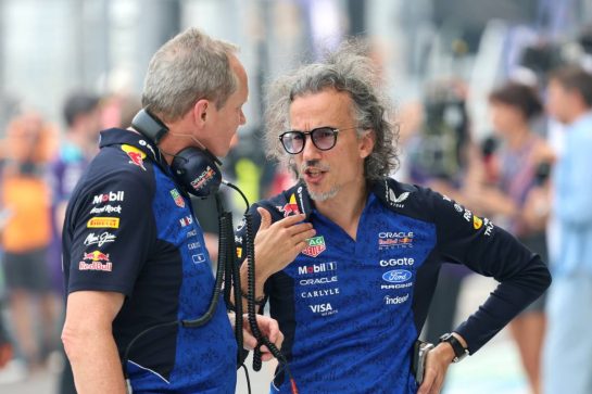 (L to R): Paul Monaghan (GBR) Red Bull Racing Chief Engineer with Laurent Mekies (FRA) Red Bull Racing Team Principal and CEO.
09.10.2026. Formula 1 World Championship, Rd 17, Singapore Grand Prix, Marina Bay Street Circuit, Singapore, Practice and Sprint Qualifying.
- www.xpbimages.com, EMail: requests@xpbimages.com © Copyright: Batchelor / XPB Images