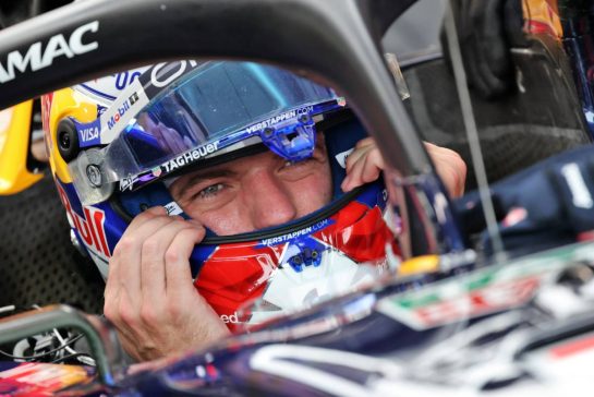 Max Verstappen (NLD) Red Bull Racing RB22.
09.10.2026. Formula 1 World Championship, Rd 17, Singapore Grand Prix, Marina Bay Street Circuit, Singapore, Practice and Sprint Qualifying.
- www.xpbimages.com, EMail: requests@xpbimages.com © Copyright: Batchelor / XPB Images