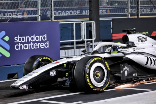 Sergio Perez (MEX) Cadillac Formula 1 Team MAC-26 returns to the pits with a broken front wing.
09.10.2026. Formula 1 World Championship, Rd 17, Singapore Grand Prix, Marina Bay Street Circuit, Singapore, Practice and Sprint Qualifying.
- www.xpbimages.com, EMail: requests@xpbimages.com © Copyright: Batchelor / XPB Images