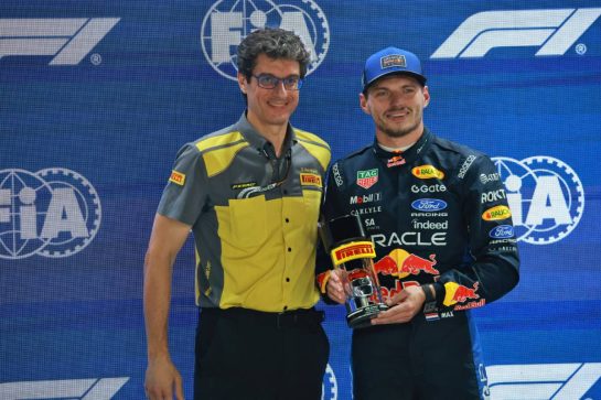 (L to R): Dario Marrafuschi (ITA) Head of Pirelli Motorsport Business Unit presents the Pirelli Sprint Pole Position Award to Max Verstappen (NLD) Red Bull Racing in Sprint qualifying parc ferme.
09.10.2026. Formula 1 World Championship, Rd 17, Singapore Grand Prix, Marina Bay Street Circuit, Singapore, Practice and Sprint Qualifying.
- www.xpbimages.com, EMail: requests@xpbimages.com © Copyright: Charniaux / XPB Images