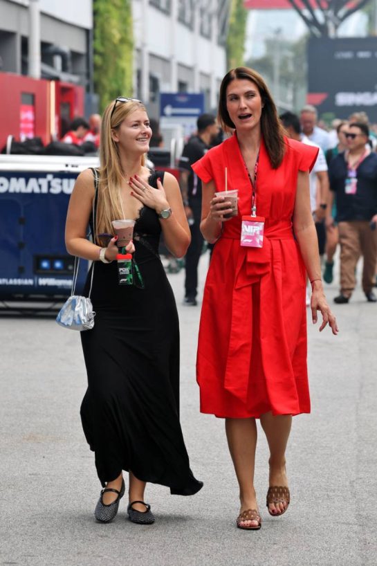 (L to R): Alicia Torriani with Terri Bearman (GBR).
10.10.2026. Formula 1 World Championship, Rd 17, Singapore Grand Prix, Marina Bay Street Circuit, Singapore, Sprint and Qualifying.
- www.xpbimages.com, EMail: requests@xpbimages.com © Copyright: Moy / XPB Images