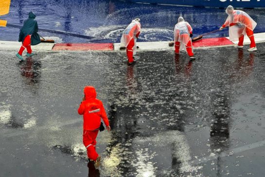Attempts to clear the circuit by marshals as the start of Sprint is delayed due to rain.
10.10.2026. Formula 1 World Championship, Rd 17, Singapore Grand Prix, Marina Bay Street Circuit, Singapore, Sprint and Qualifying.
- www.xpbimages.com, EMail: requests@xpbimages.com © Copyright: Charniaux / XPB Images