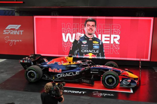 Race winner Max Verstappen (NLD) Red Bull Racing RB22 in Sprint parc ferme.
10.10.2026. Formula 1 World Championship, Rd 17, Singapore Grand Prix, Marina Bay Street Circuit, Singapore, Sprint and Qualifying.
- www.xpbimages.com, EMail: requests@xpbimages.com © Copyright: Moy / XPB Images