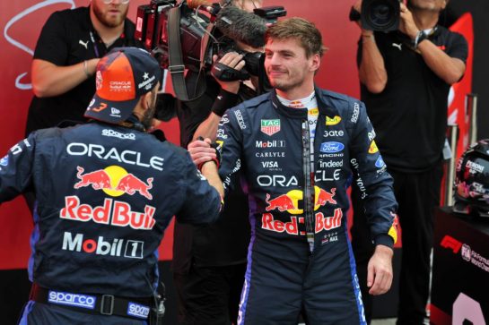 Race winner Max Verstappen (NLD) Red Bull Racing celebrates in Sprint parc ferme.
10.10.2026. Formula 1 World Championship, Rd 17, Singapore Grand Prix, Marina Bay Street Circuit, Singapore, Sprint and Qualifying.
- www.xpbimages.com, EMail: requests@xpbimages.com © Copyright: Moy / XPB Images