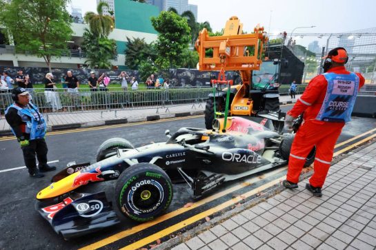The Red Bull Racing RB22 of Isack Hadjar (FRA) outside the circuit after he retired from the race.
10.10.2026. Formula 1 World Championship, Rd 17, Singapore Grand Prix, Marina Bay Street Circuit, Singapore, Sprint and Qualifying.
- www.xpbimages.com, EMail: requests@xpbimages.com © Copyright: Charniaux / XPB Images