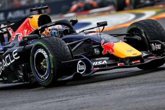 Max Verstappen (NLD) Red Bull Racing RB22.
10.10.2026. Formula 1 World Championship, Rd 17, Singapore Grand Prix, Marina Bay Street Circuit, Singapore, Sprint and Qualifying.
- www.xpbimages.com, EMail: requests@xpbimages.com © Copyright: Bearne / XPB Images
