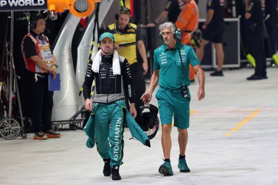 (L to R): Fernando Alonso (ESP) Aston Martin F1 Team with Edoardo Bendinelli (ITA) Aston Martin F1 Team Personal Trainer.
10.10.2026. Formula 1 World Championship, Rd 17, Singapore Grand Prix, Marina Bay Street Circuit, Singapore, Sprint and Qualifying.
- www.xpbimages.com, EMail: requests@xpbimages.com © Copyright: Batchelor / XPB Images