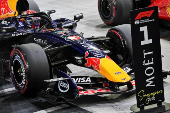 Pole sitter Max Verstappen (NLD) Red Bull Racing RB22 in qualifying parc ferme.
10.10.2026. Formula 1 World Championship, Rd 17, Singapore Grand Prix, Marina Bay Street Circuit, Singapore, Sprint and Qualifying.
- www.xpbimages.com, EMail: requests@xpbimages.com © Copyright: Batchelor / XPB Images
