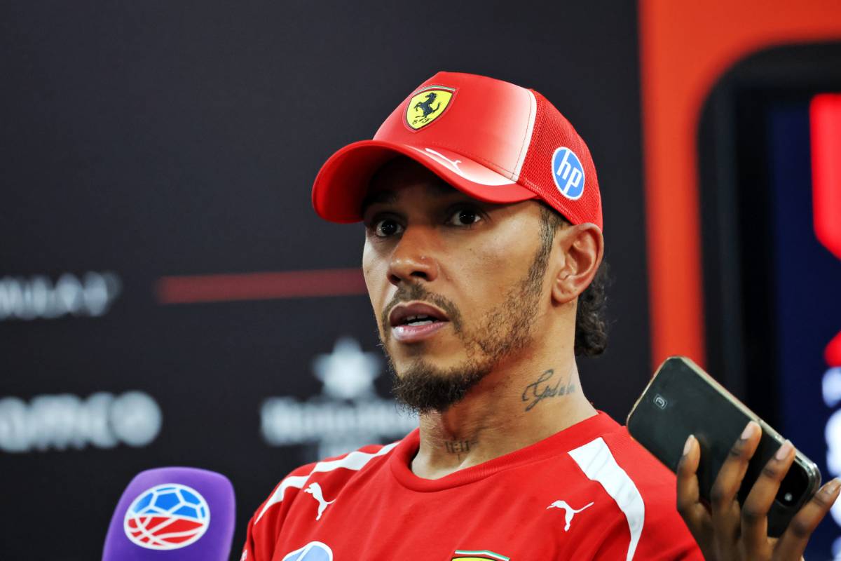 Hamilton apologises to Ferrari for strategy blunder in Singapore GP Hamilton apologises to Ferrari for strategy blunder in Singapore GP