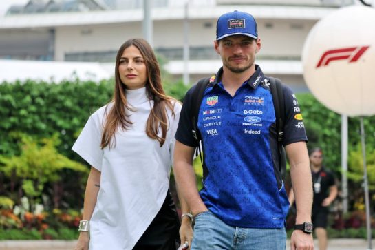 (L to R): Kelly Piquet (BRA) with her boyfriend Max Verstappen (NLD) Red Bull Racing.
11.10.2026. Formula 1 World Championship, Rd 17, Singapore Grand Prix, Marina Bay Street Circuit, Singapore, Race Day.
- www.xpbimages.com, EMail: requests@xpbimages.com © Copyright: Moy / XPB Images